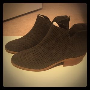 Dolcetta Women's Doris Bootie - Brown